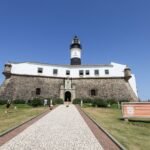 Farol da Barra: o guardião de Salvador que virou ponto de encontro entre o mar, a história e a vida saudável